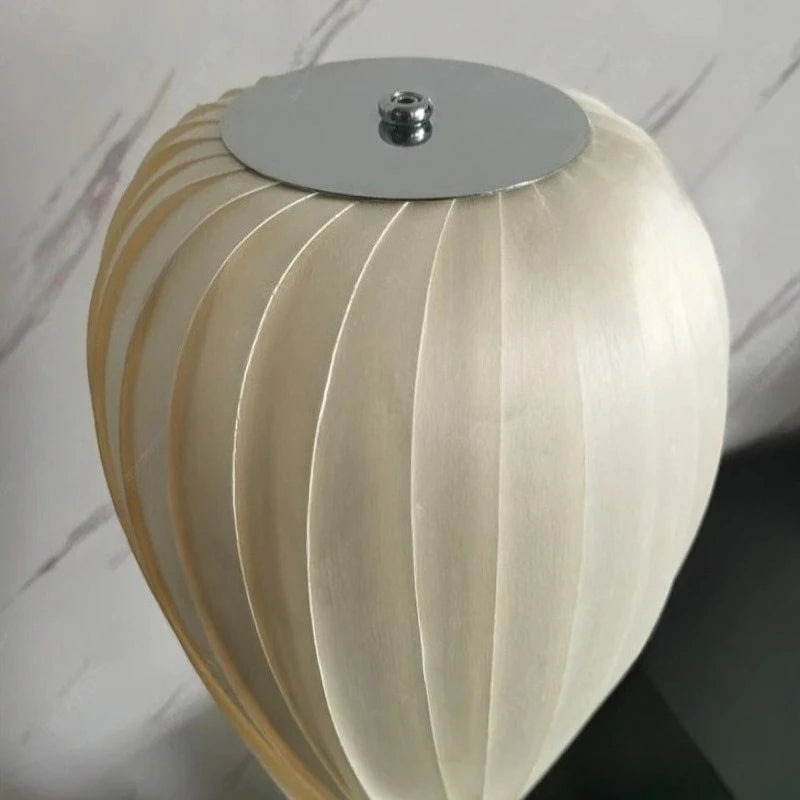 The Gyeonghu-gung Floor Lamp